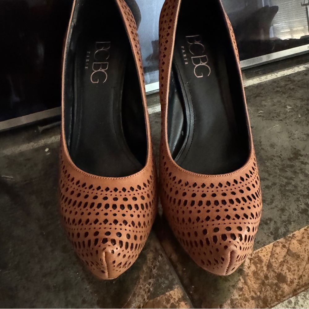 BCBG Paris Size 9 Perdra Leather Platform Heels - Picture 6 of 9
